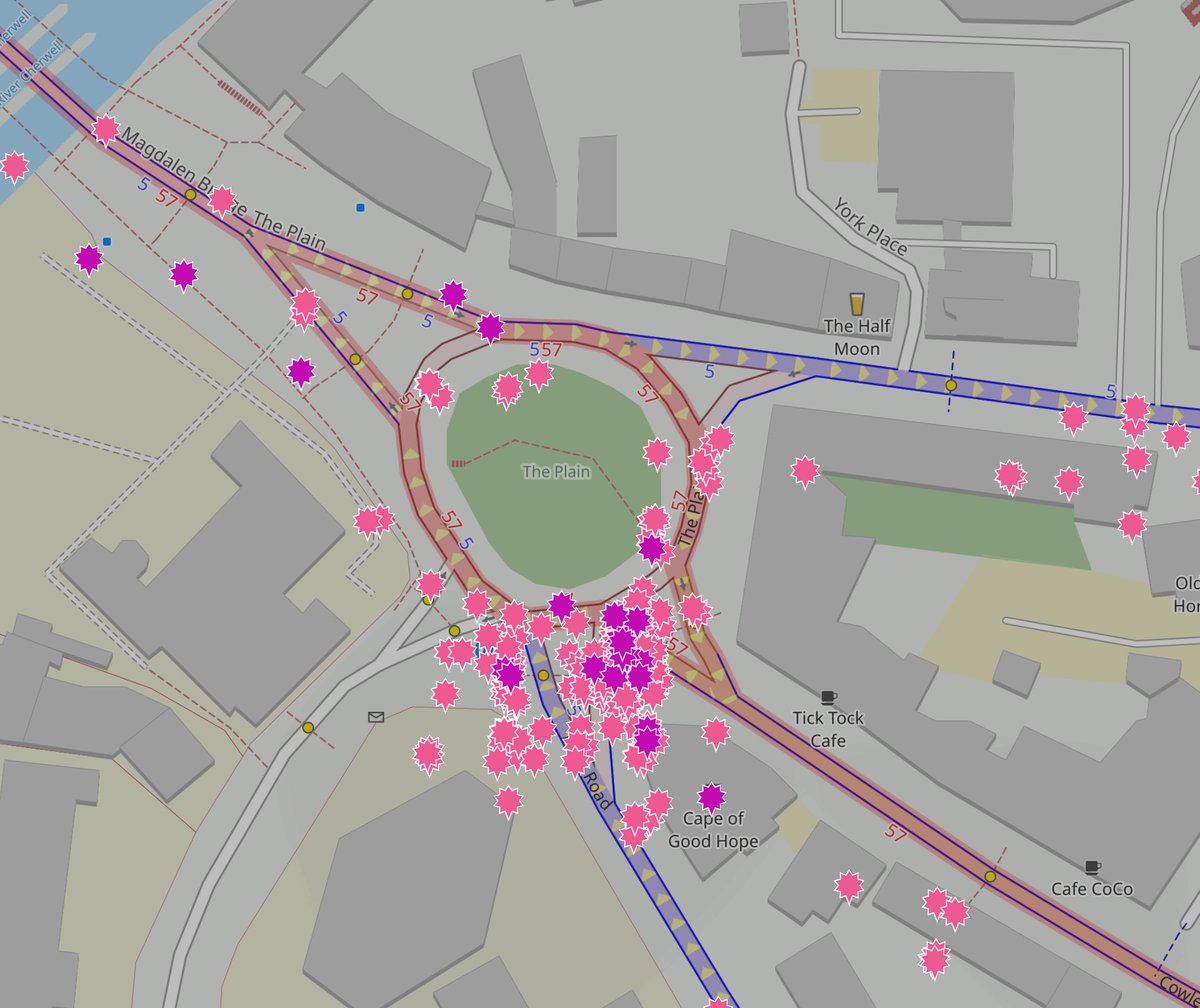 Yesterday someone lost their life on the Plain, a roundabout every cyclist in Oxford knows is complete bullshit. 
The first of these images shows a classic "guess I'll just die then" cycle lane and the second is crash data from bikedata.cyclestreets.net/collisions:fie… Speaks for itself (2/5)