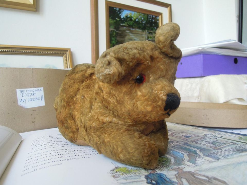EmilyDrabs's tweet image. I will never forget the day Shirley Hughes let me hold the real Dogger (here he is), and I can't even think about that book without crying at Bella being SO kind. What a beautiful, impactful legacy which will live on forever. Thank you Shirley Hughes you will be terribly missed x