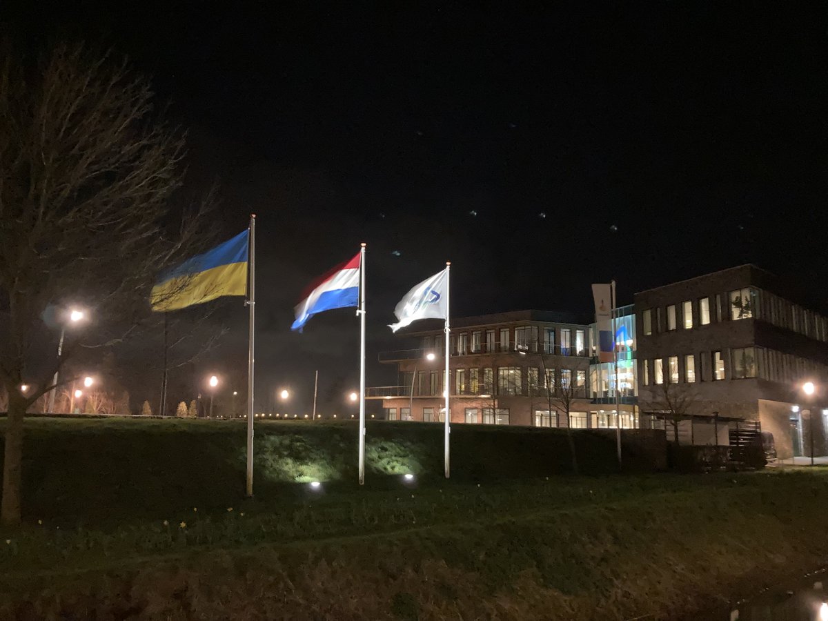 Het college van <a href="/gemeentealtena/">Gemeente Altena</a> leeft mee met de inwoners van Oekraïne. 'Het zijn onbeschrijfelijke tijden' 💙💛

Als er ondernemers zijn met betrokkenheid of relaties in Oekraïne die in hun bedrijfsvoering worden geraakt, kunt u dit kenbaar maken bij de gemeente.