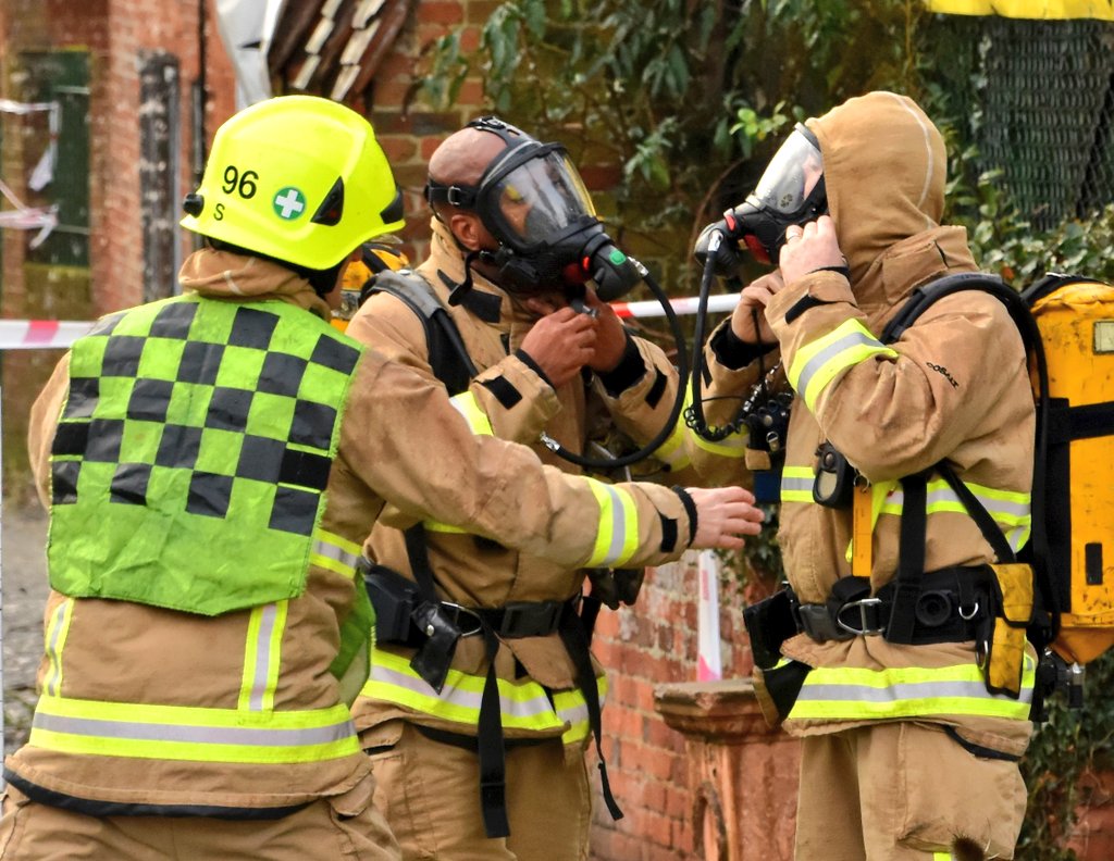 Firesnapper999's tweet photo. When commUNITY Firefighters with yrs of skills & knowledge start questioning their role / motivation within a service, leaders need to sit up & take notice. The most commited #CommunityFirefighter can be demotivated by Excel spreadsheet politicos & leaders. #NotJustAServiceNumber https://t.co/dj8iSOT0Qr