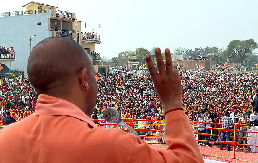 myogiadityanath's tweet image. जनपद मऊ की सुशासन प्रिय जनता ने दगाबाजों, दंगाबाजों और धमकीबाजों को कठोर सबक सिखाने का निर्णय लिया है।

यहां उमड़ा प्रचंड जन सैलाब भाजपा की विराट विजय का मार्ग प्रशस्त कर रहा है।

यहां हर बूथ पर माफियावादी, घोर परिवारवादी बुरी तरह हारेंगे।