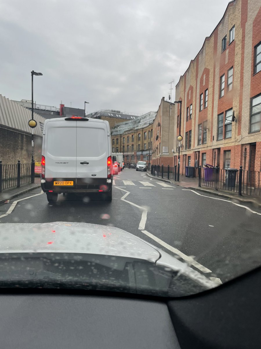 jd2511's tweet photo. @MayorofLondon @SadiqKhan London is gridlocked again, we’ll done @SadiqKhan for causing more congestion and pollution than we’ve ever had. Do us all a favour and resign now #resignkhan https://t.co/x1au6EhVZh