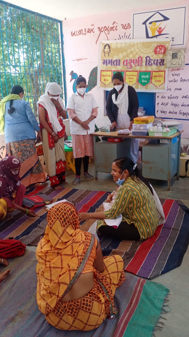 મમતા તરુણી દિવસ અંતર્ગત આંગણવાડી કેન્દ્ર સહાડા તા. ગરબાડાની સ્થળ મુલાકાત તથા બાળકોને મળતો ખોરાક અને સ્વાસ્થય સંબધિત સમીક્ષા કરી કામગીરી સુધારો કરવા જરૂરી સુચના આપી.