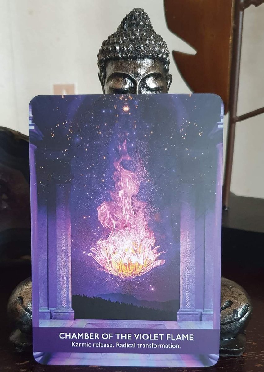 Aspects01's tweet image. Card of the day: Chamber of the Violet Flame. Visualise a fiery violet light streaming down from the heavens &amp;amp; washing over your entire life. Set the intention that you are willing to transmute all fear &amp;amp; experience light once more.
#cardoftheday #karmicrelease #dailyguidance