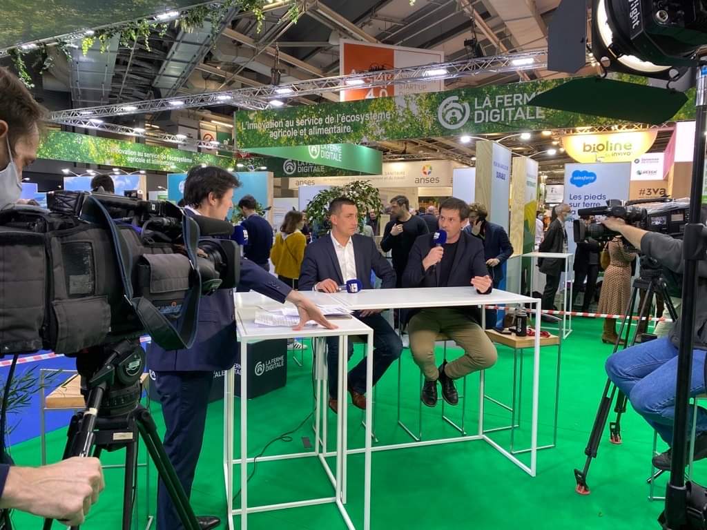 #SIA2022 ça continue pour l'Agence Communicante ! 💪 Avec ce midi l'organisation d'un live pour l'émission "60 minutes Business" sur le plateau de <a href="/bfmbusiness/">BFM Business</a> pour notre client la <a href="/FermeDigitale/">La Ferme Digitale</a> ! 🎙️ 

#LFD <a href="/Salondelagri/">Salon International de l'Agriculture</a> #AgTech