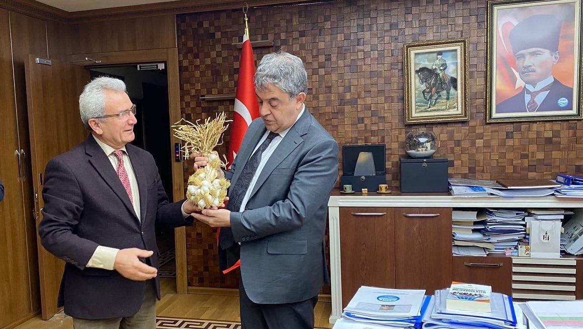 Batı-Karadeniz Birliği olarak ASKİ Genel Müdürü Sayın Erdoğan Öztürk Beyi ziyaret ederek tanışma ve karşılıklı bilgi ve iyi dikekletimizi paylaştık . 
Kastamonumuzun coğrafi işaret ürünlerinden takdim ettik . Kendilerini Kastamonu ya davet ettik .
#KasderfedAnkara