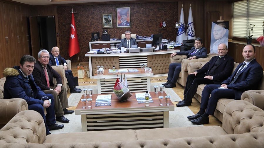 kasderfedankara's tweet photo. Batı-Karadeniz Birliği olarak ASKİ Genel Müdürü Sayın Erdoğan Öztürk Beyi ziyaret ederek tanışma ve karşılıklı bilgi ve iyi dikekletimizi paylaştık . 
Kastamonumuzun coğrafi işaret ürünlerinden takdim ettik . Kendilerini Kastamonu ya davet ettik .
#KasderfedAnkara https://t.co/s5QQI8aJ1Q