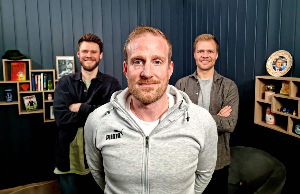 Godgutan <a href="/chralbertsen/">Christian Albertsen</a> og <a href="/JoNymoMatland/">Jo Nymo Matland</a> har i ukas episode av <a href="/fotballrevyen/">FotballrevyenFTV</a> besøk av Håkon Wibe-Lund for å snakke om ståa i <a href="/godset/">Strømsgodset Fotball</a>. Kaoset i fjor, spillerstallen og rollefordelinger i klubben med mer! Vi minner også om at fotball.tv nå tilbyr månedabo for 79,-⚽️