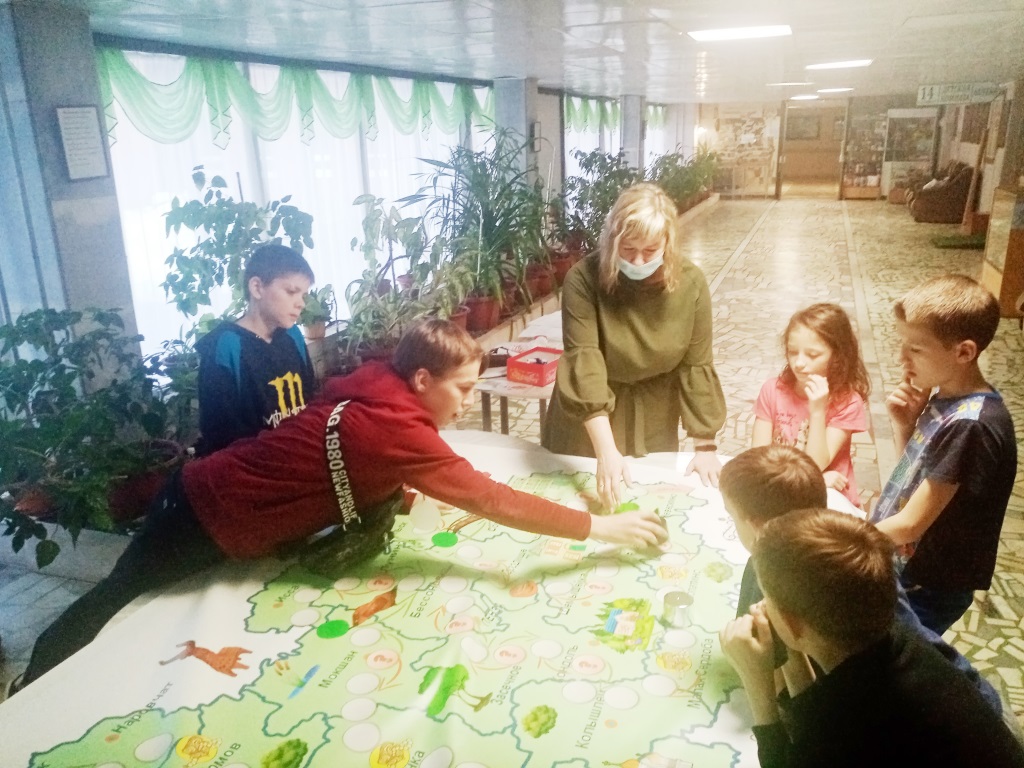 liblermont's tweet photo. 1 марта юные гости из Донбасса и Луганска вместе с @liblermont приняли уча��тие в игре-бродилке «По дорогам доброго мастерства» и узнали много нового и интересного о о пензенских народных промыслах и ремёслах. 
https://t.co/DaO3B4nvTl #детямДонбасса #Пенза https://t.co/V6mQRYFGVJ
