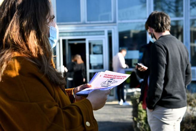 🗳️#Présidentielle2022

7,6 millions d'électeurs sont mal inscrits sur les listes : décryptage d'un phénomène qui favorise l'abstention⤵️

lamontagne.fr/paris-75000/ac…