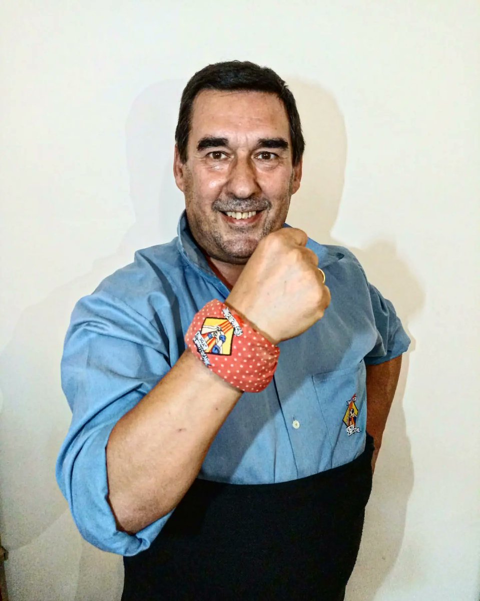 CastellersPrat's tweet photo. Avui ens hem llevat molt tristos.
Lamentem anunciar que aquesta matinada ens ha deixat el nostre estimadíssim Luciano.
Volem enviar el nostre condol a la família i amics, Pepi, Marc, Patri, Gaby i Cris, us estimem!

Ja et trobem molt a faltar amic Luciano! 🕯💙 https://t.co/QzTyG1B34S