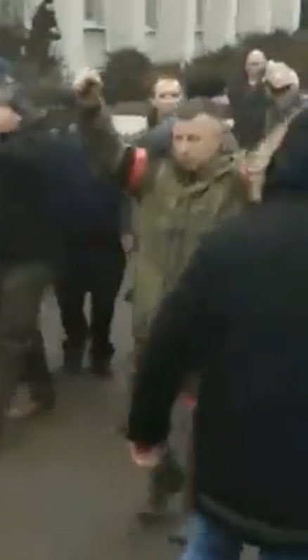 FM1b-PYWYAInlo-?format=jpg&name=900x900