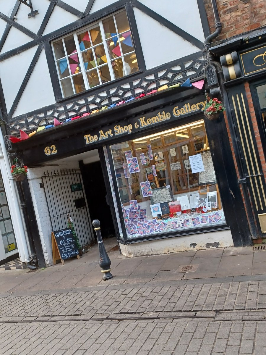 Did you know that the <a href="/kemblegallery/">Kemble Gallery</a> building in #Durham is over 500 years old and is one of the last timber framed buildings left in the city?

The gallery has three floors of fine art, prints, gifts &amp; art supplies and also offers a bespoke framing service. 🖼

#CityOfCulture
