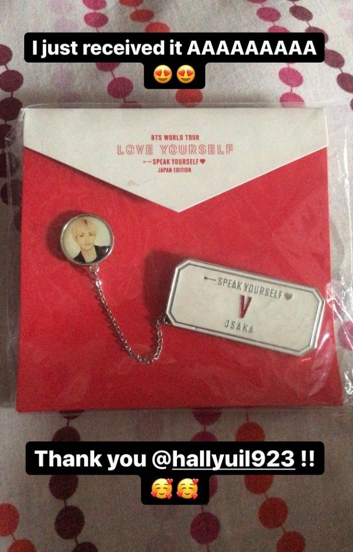 HALLYUIL's tweet photo. Jimlyn finally got her prize from @BTS_StanHub and https://t.co/R6ia4EWnWu for our celebration of Taehyung's birthday! Congrats congrats! Thanks for always listening to HALLYU IL 💜💜💜 

@BTS_twt https://t.co/N1dMWr8nLN