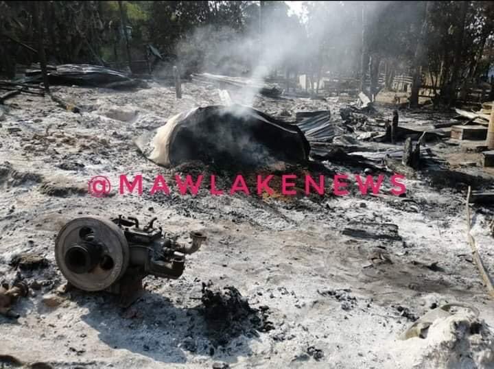 spring_2021's tweet photo. On Feb27, SAC Troops stormed ThangarMaha village in Phaungpyin Tsp, Sagaing,with artillery fire and set fire to 11 houses and barns in village. SAC abducted about 200 people as hostage to port where their ships were and released next day.(1/2)

#SanctionAviationFuel
#2022Mar2Coup https://t.co/JvgFB767Ed