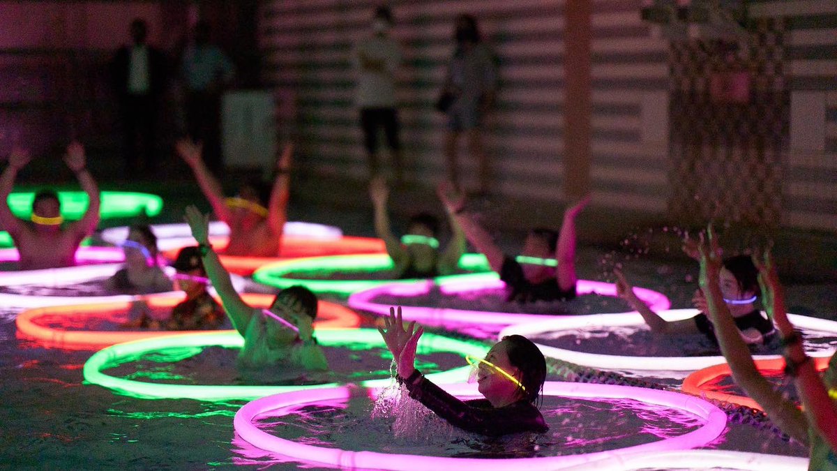 TJO_DJ19's tweet photo. CLUB POOL! It was absolutely crazy!🏊♂️ 🕺
週末の「プールでダンスミュージックを楽しむ全く新しい体験= #CLUBPOOL 」最高でした!
ソーシャルディスタンスを取りながらも来てくれた皆の「楽しもう!」というエネルギーがビシビシと伝わってきて、プールに入ってない僕も終始汗だくでDJ💦(続く〜 https://t.co/azq1055Rls
