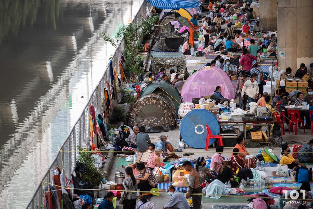 เสพข่าว #แตงโม ได้ค่ะไม่ว่ากัน พี่เค้าควรได้รับความยุติธรรมค่ะ แต่ทุกคนอย่าลืมช่วยดันแท็กให้กับ #ม็อบชาวนา ด้วยนะคะ เราจะไม่ลืมกันนะคะ