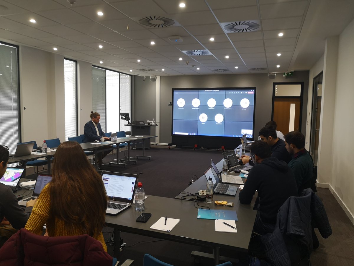 3rd day of DiManD School #5. Today, the ESRs started to think about how to apply what they learned yesterday about Data Analytics in their use cases. Unai Izagirre and Oscar Serradilla will help them in their decisions. Teamwork is ongoing. #MSCA #DiManDITN #UNOTT #MGEP
