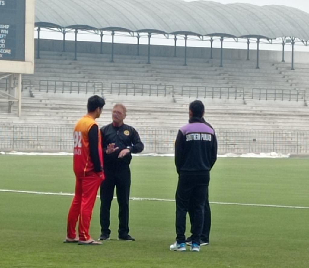 farhanwrites's tweet photo. #PakistanCup | Multan
Southern Punjab vs Sindh
Revised Target for Sindh: 104 Runs in 23 Overs
#SPvsSINDH https://t.co/elTE9nHZCA