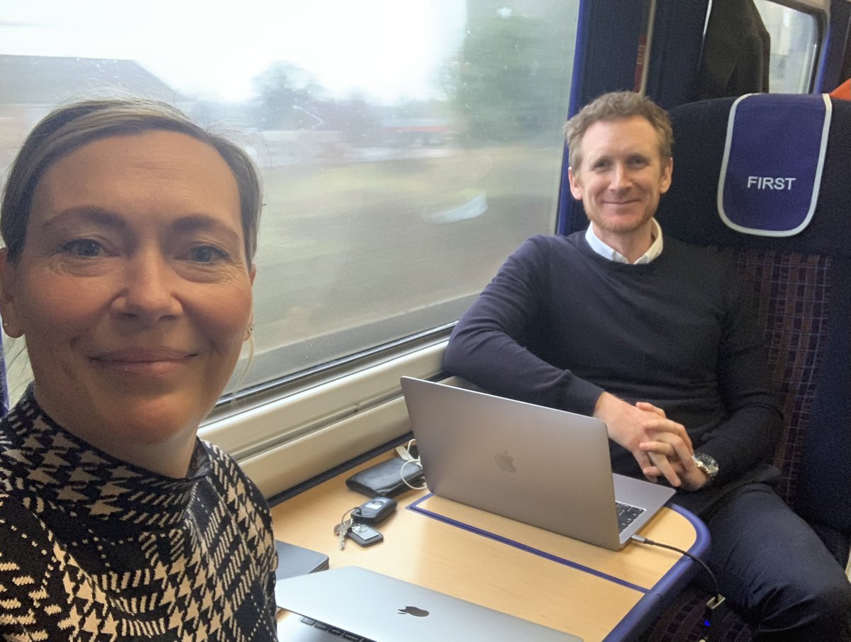 Sarah Knight tweet media