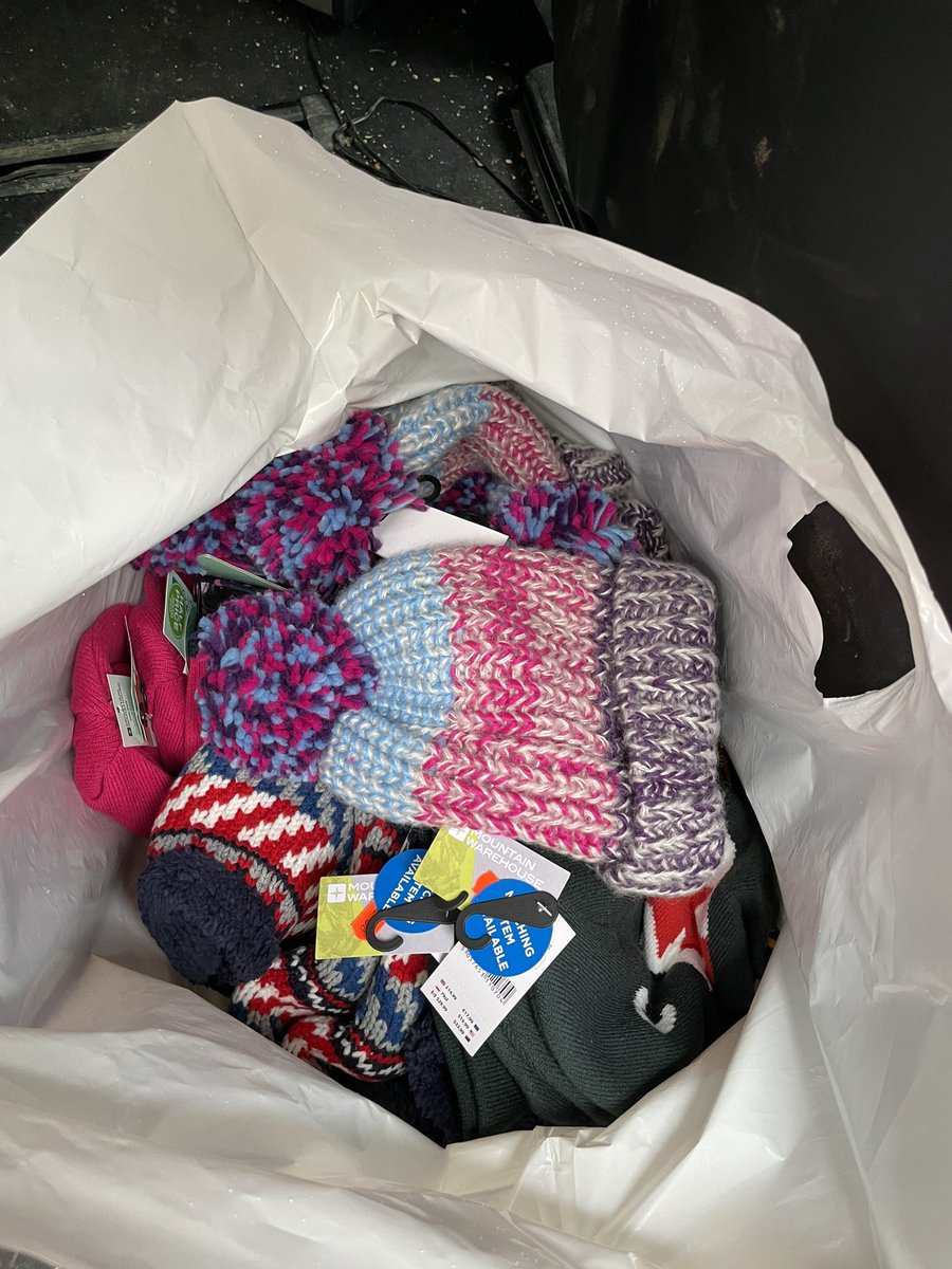 Today find sometime to go help those in #Ukraine send some of your own £ or even just go through your cupboards &amp; help support those poor family’s suffering. Remember how fortunate we all are &amp; #help #UkraineRussiaWar #family