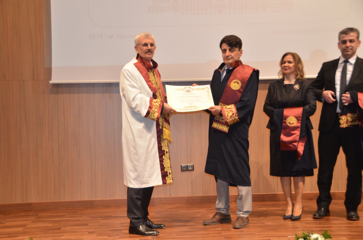 Sağlık Bilimleri Üniversitesi Bursa Tıp Fakültesi’nde profesör, doçent ve doktor öğretim üyesi kadrosuna atananlar için düzenlenen 2022 yılı Akademik Yükselme Töreni Bursa Şehir Hastanesi Konferans Salonunda yapıldı.
<a href="/saglikbakanligi/">T.C. Sağlık Bakanlığı</a> <a href="/sbuedutr/">Sağlık Bilimleri Üniversitesi</a>