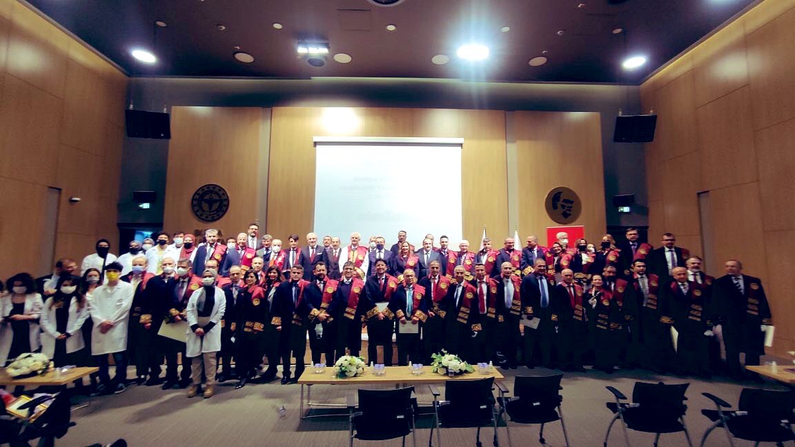 bursaism's tweet photo. Sağlık Bilimleri Üniversitesi Bursa Tıp Fakültesi’nde profesör, doçent ve doktor öğretim üyesi kadrosuna atananlar için düzenlenen 2022 yılı Akademik Yükselme Töreni Bursa Şehir Hastanesi Konferans Salonunda yapıldı.
@saglikbakanligi @sbuedutr https://t.co/1ueMvFgg82