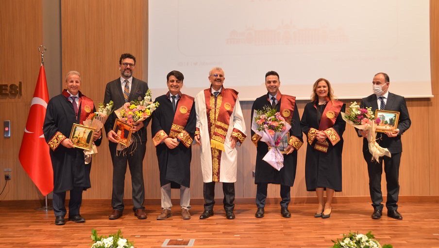 bursaism's tweet photo. Sağlık Bilimleri Üniversitesi Bursa Tıp Fakültesi’nde profesör, doçent ve doktor öğretim üyesi kadrosuna atananlar için düzenlenen 2022 yılı Akademik Yükselme Töreni Bursa Şehir Hastanesi Konferans Salonunda yapıldı.
@saglikbakanligi @sbuedutr https://t.co/1ueMvFgg82