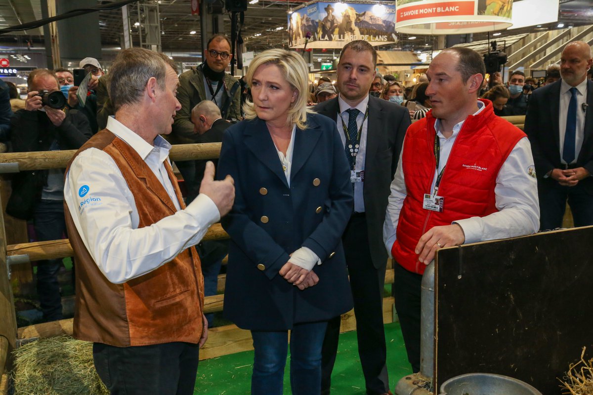 MLP_officiel's tweet photo. Nos éleveurs devraient pouvoir vivre de leur travail. Présidente de la République, je garantirai une juste rémunération pour ceux qui nous nourrissent. #SIA2022 #MarinePrésidente https://t.co/CjeqIsFrHV