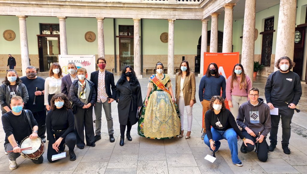fallaimmaterial's tweet photo. Presentem #FallaImmaterial amb una companyia de luxe 🔝 Tenim moltes ganes de contar-vos els detalls del monument d'enguany! 🔥 #Falles22 https://t.co/T4MBuifOY9
