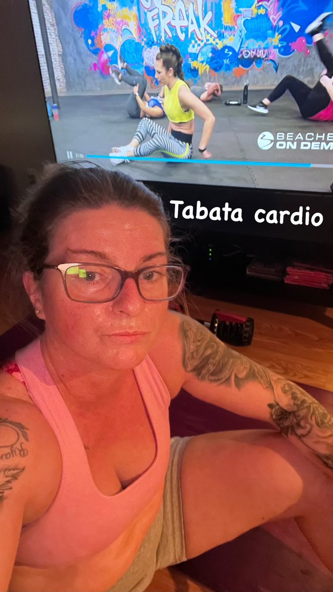 BonnieDuchesne's tweet photo. Up at 4:30am to get this in before work, I have a crazy busy day today 🤘🏻❤️ @AutumnCalabrese @Beachbody #9weekcontrolfreak https://t.co/BbmjpJoW8s
