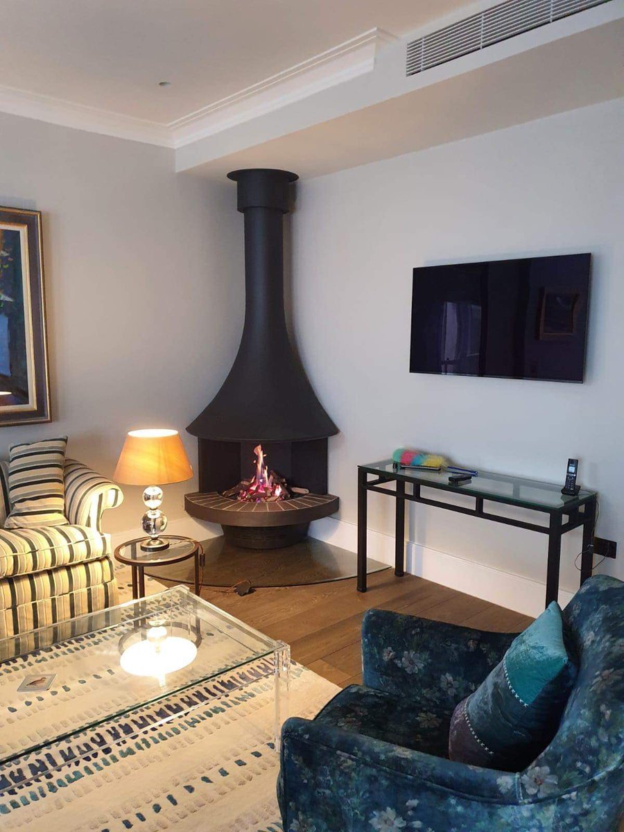 nuflame_fires's tweet photo. ๐see what you can do with a made to measure burner from @nuflame_fires. This installation was by @jcborderlet_uk https://t.co/A0qV8u7z1o.
#gasfires #britishmade #gasinstallations #madetomeasure #FiresToFit https://t.co/7EgIZG16qS