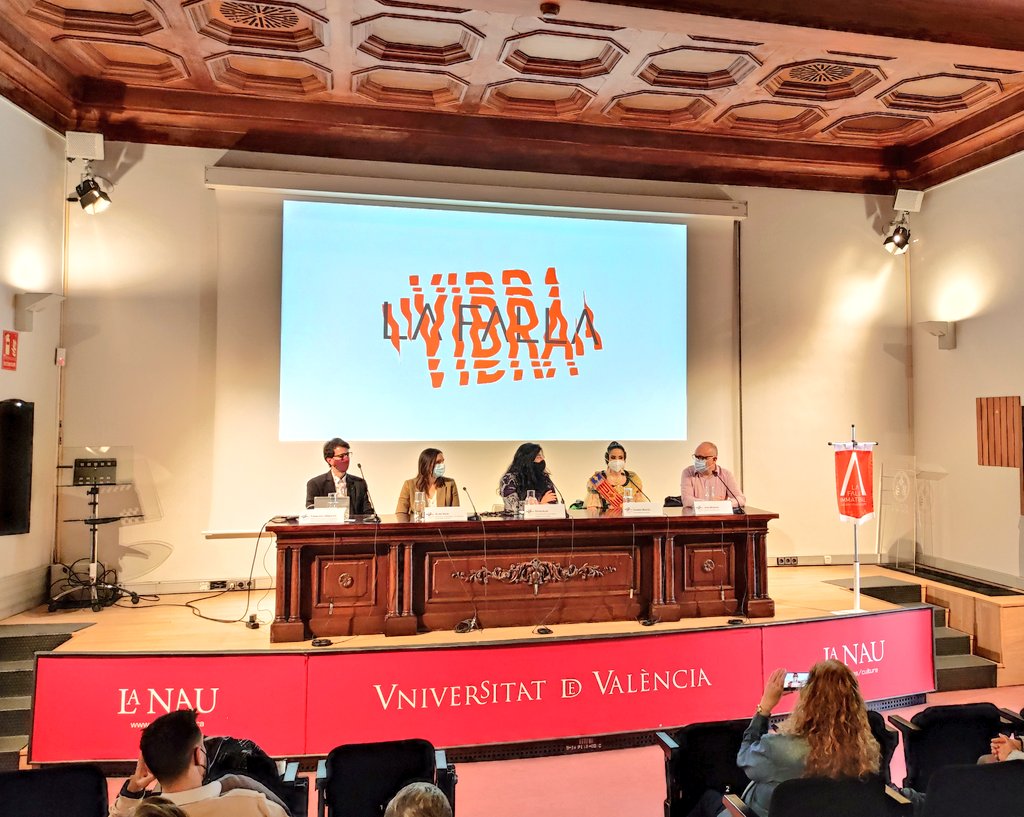 fallaimmaterial's tweet photo. Carmen Martín, fallera major de València: "És una falla molt didàctica que podem gaudir gràcies a la tecnología. Gràcies per facilitar una altra manera de viure la nostra festa de la mà de la ciència" 🖤🔥
#FallaImmaterial #Falles22 https://t.co/pRGC4tadgX