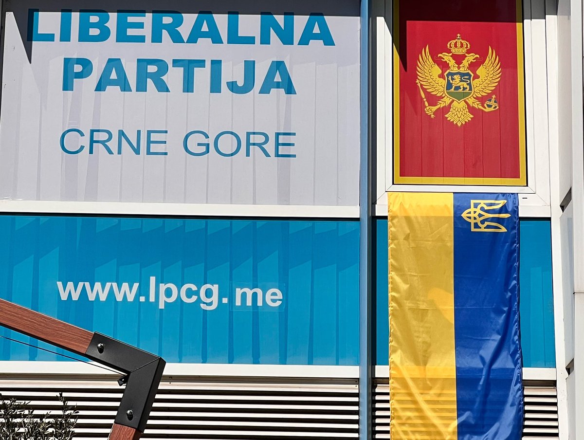 JovoRabrenovic's tweet photo. Podrška građanima Ukrajine #Ukrajina #SlavaUkraini #SlavaUkraine #HeroyamSlava #lpcg  @LPCG_online https://t.co/EqymDnD9f9