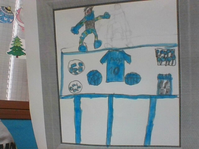 I'm Aurelio.
A PERSON I LOVE IS HUGO.
He's got short hair,long arms
and long legs