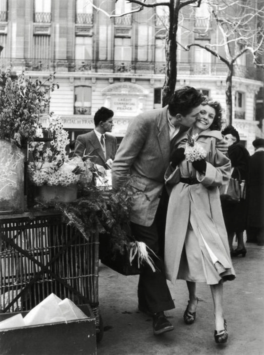 literlandweb1's tweet photo. "Hacer de una mujer tu amante no es más que un primer paso; el segundo, hacer de ella tu amiga, es el que importa." 
"Aquí y ahora", J. M. Coetzee a Paul Auster
📷Robert Doisneau https://t.co/IIi7xRf4gq