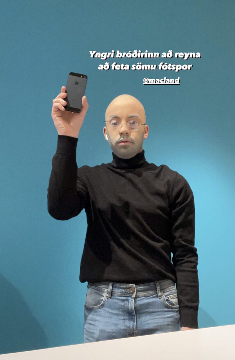 Okkar besti <a href="/ulfarviktor/">V</a> mætti í dag sem yngri bróðir Steve Jobs.

Við kynnum til leiks Caleb Jobs. #SteveJobs #AshWednesday #Öskudagur #SendiðHjálp