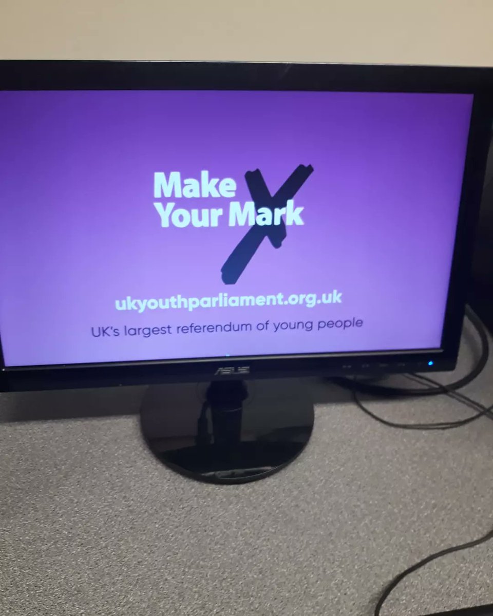 Young people from our voice & influence groups in #Rothwell #Garforth & #Swillington and #Kippax & #Methley wards all taking part in the #Makeyourmark 2022 vote. 

Young people having a voice and a say in what matters to them. 

#voiceandinfluence #youthwork #iccqm @Child_Leeds