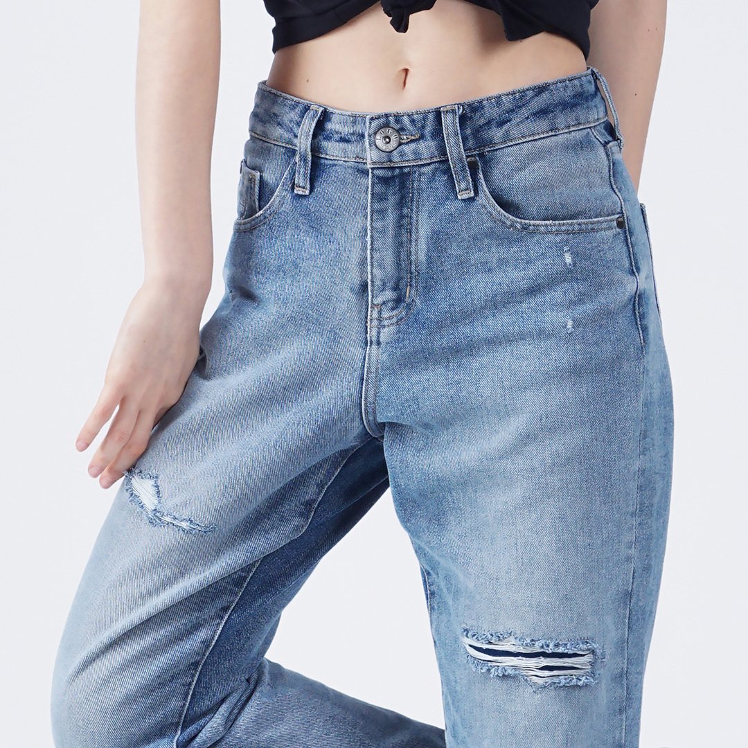 LOGOJEANS's tweet photo. Ada yang bisa tebak, ini detail dari celana logo jeans series apa? 👀

#logojeans #LOGOismyjeans https://t.co/dcW5iz1opF