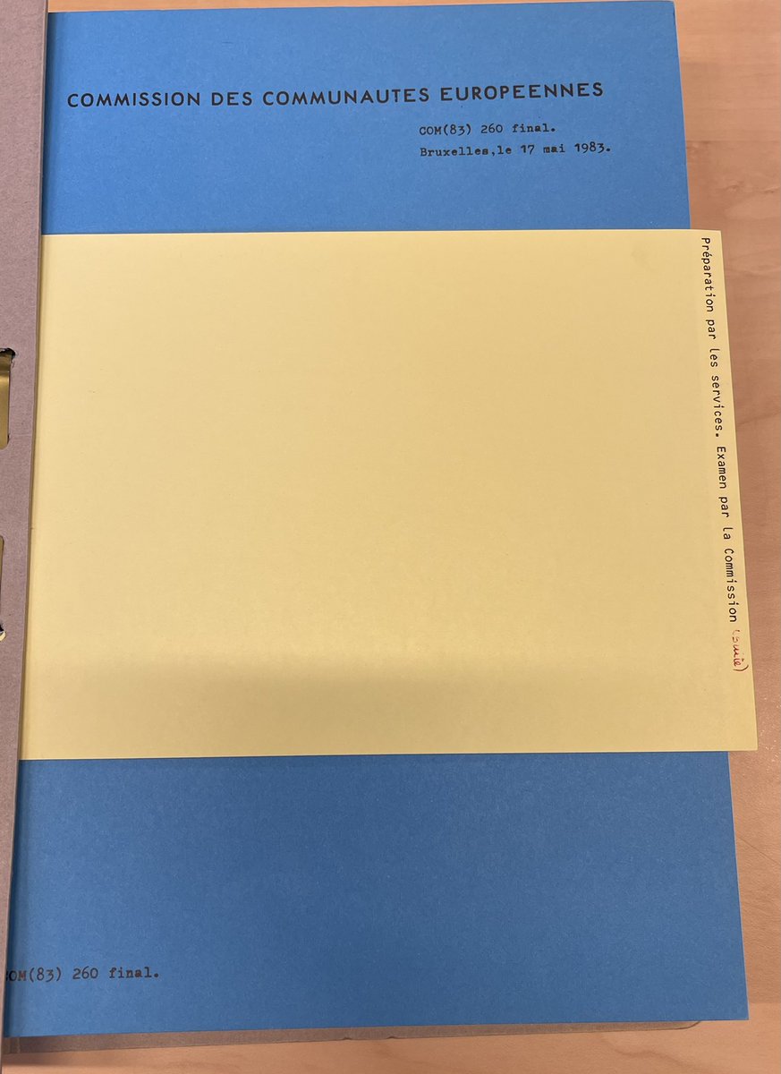 Found in the Archives historiques de la Commission européenne:
Even the documents of the European Commission in the 1980s have the color of the Flag of Ukraine.
#archives #Ukraine