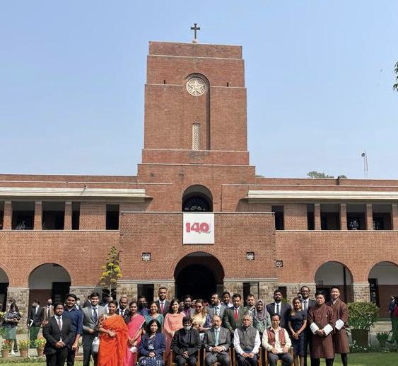 MEAIndia's tweet photo. Foreign Secretary @harshvshringla inaugurated St. Stephen’s Young Leaders’ Neighbourhood First Fellowship Programme 2022.
21 Residential Fellows will be trained under this Programme.
Full text of Foreign Secretary’s Remarks ➡️ https://t.co/HR7vPTth6t https://t.co/Sh8CDGJgsF