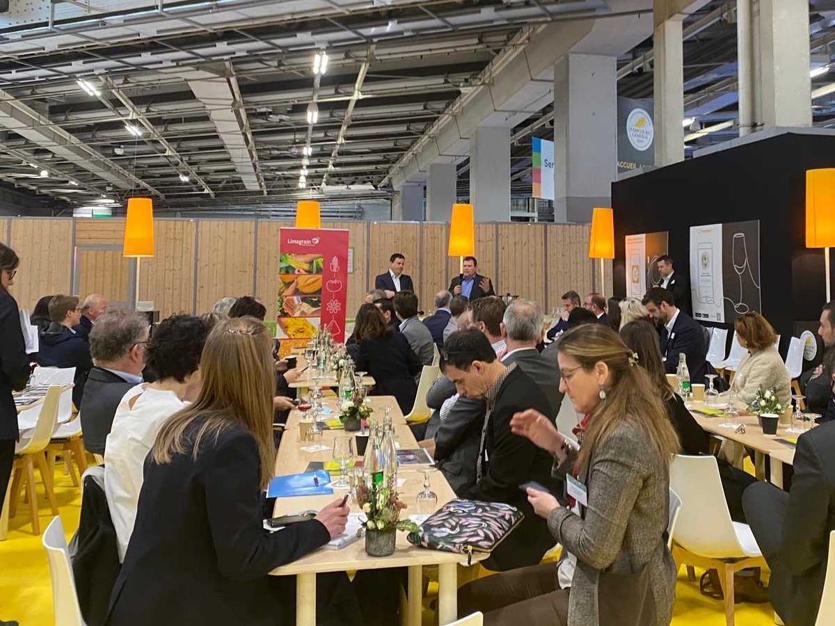 Limagrain's tweet photo. Ce matin, Limagrain organisait son petit déjeuner institutionnel au @Salondelagri, un moment d'échanges introduit par le Président et le Directeur Général du Groupe. Merci à tous les participants pour ces discussions enrichissantes sur les enjeux de nos territoires agricoles. https://t.co/QxVupILqdp