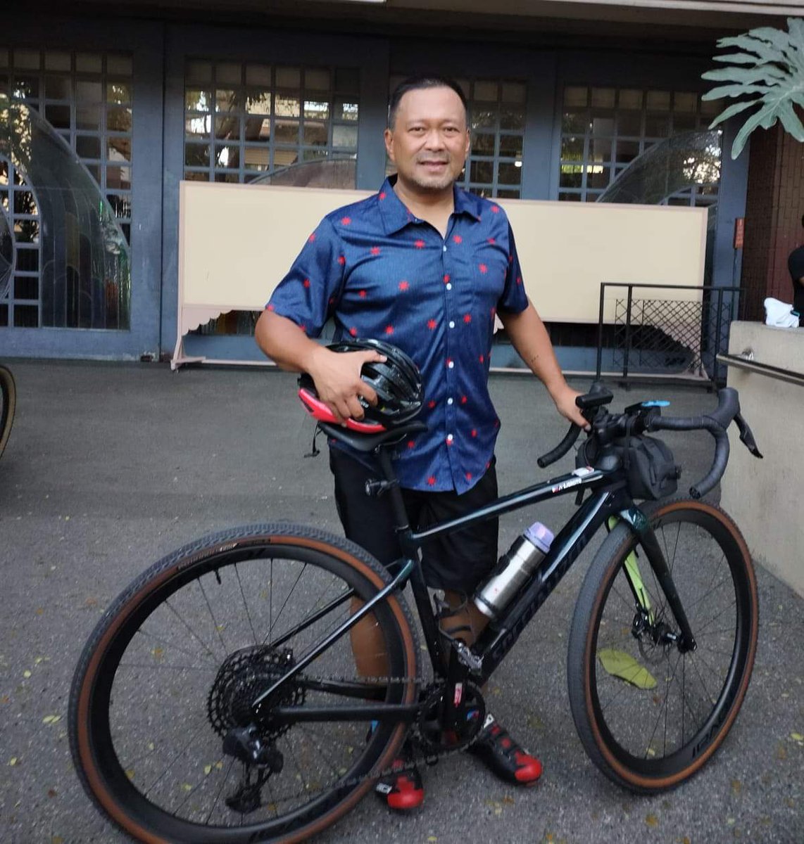 msmyrnz's tweet photo. What pushed Senator JV Ejercito continue serving the Filipinos?  To continue the "Unfinished business', focus on 3 important things when winning again as a Senator. 
#JVEjercito 
#JVTheGoodOne
#JVisTheGoodOne
#JVParaSaBayan 
#22sa2022
https://t.co/CIHeGkjr5w https://t.co/vjbcu5J36r