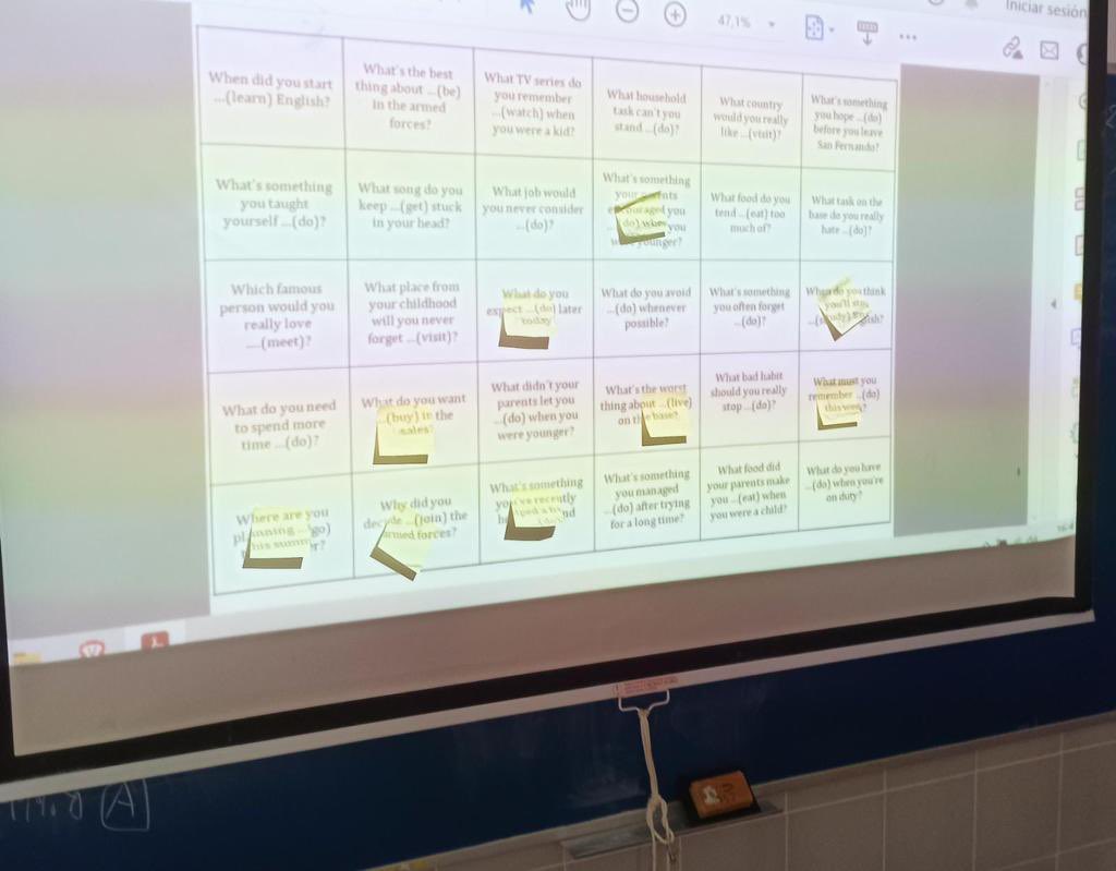 ColegioQuercus's tweet photo. Students took turns to practise verb patterns in English with a little "Four in a Row" game in 4º ESO and we loved the competition! 

#ColegioQuercus #EducaciónSecundaria #verbpatterns #English #funpractise #smallergroups #desdobles #biggerchances #BoadillaDelMonte https://t.co/Z3SCMWaItd