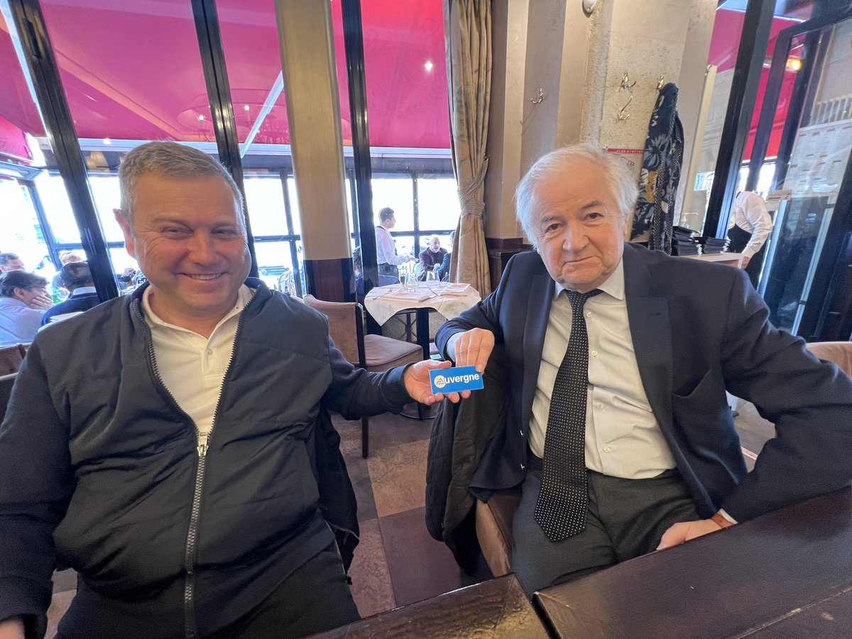 AuvergneMarque's tweet photo. Live @Salondelagri : en mode AuvergnePresseClub pour préparer de nouvelles séquences pour nos journalistes et influenceurs avec l’ami #JacquesMailhot @nicolasnuger @desprat_pierre @PMorand75 @LoicBallet @CentreFrance fxm https://t.co/dXU1cDl99f