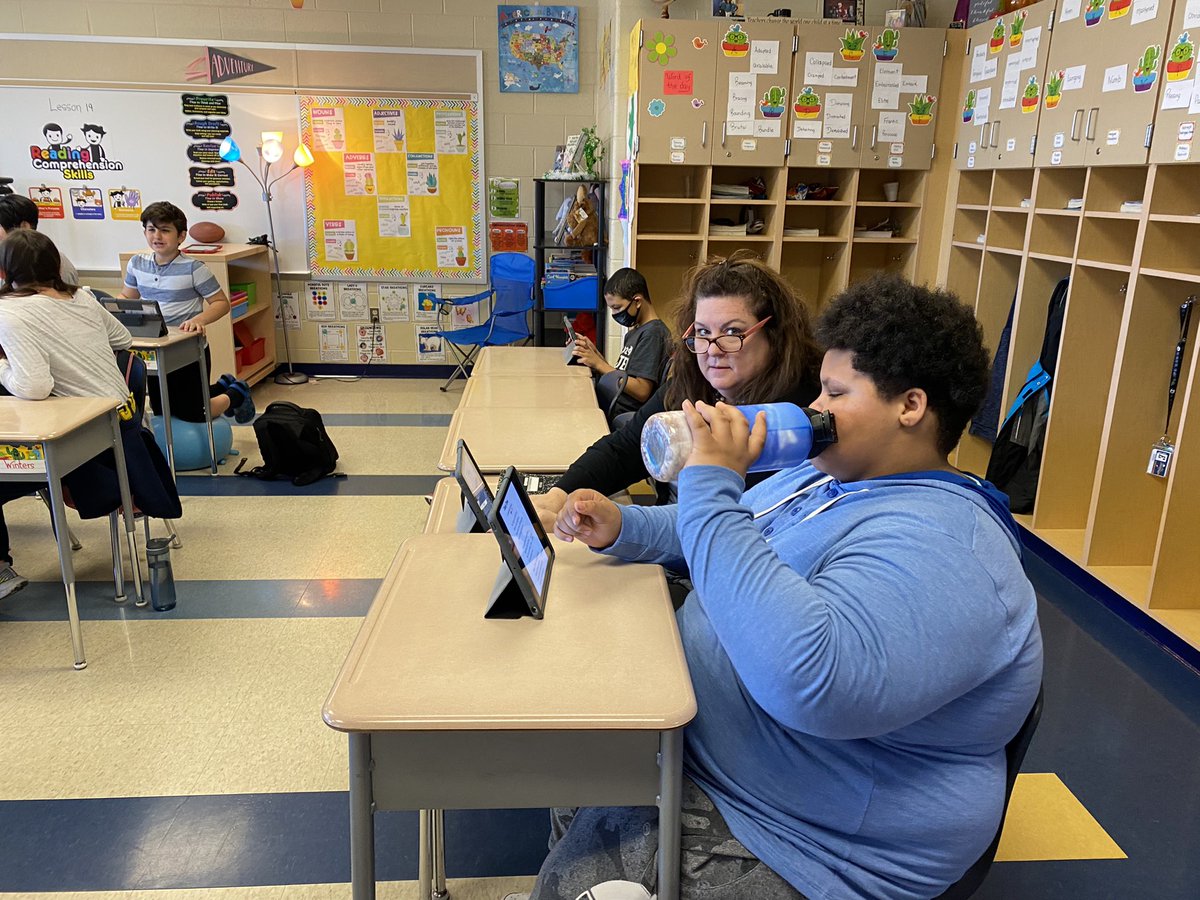 ELCOSchoolIS's tweet photo. Mrs Burkholder and Mrs Shaak worked together with our APPLE trainer to teach students how to use pictures to create poetry.  Students were looking for figurative language and getting more comfortable with poetry. @ELCOSTEMGuy @ELCOmathcoach #AppleEDU @ELCOSupt @BarbDavis2311 https://t.co/ihvkmVWJeQ