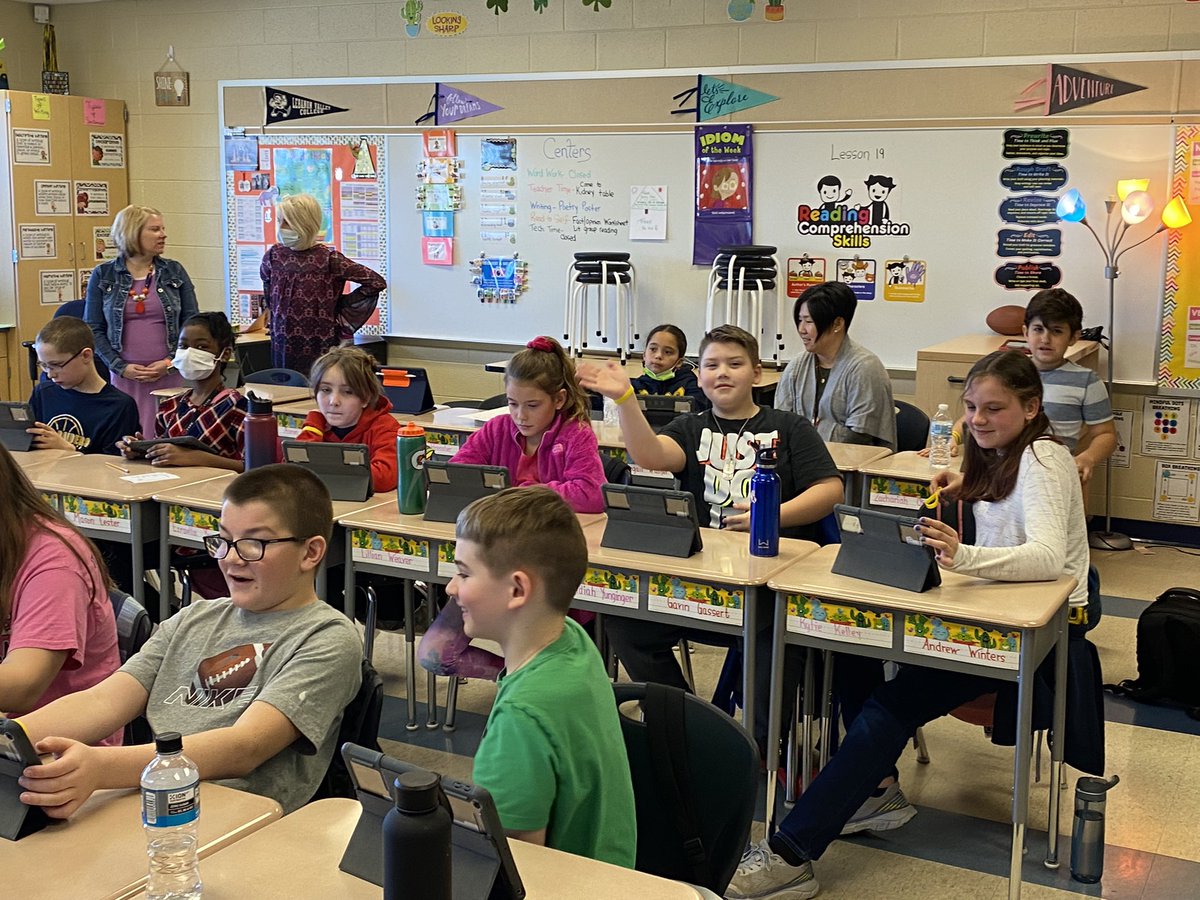 ELCOSchoolIS's tweet photo. Mrs Burkholder and Mrs Shaak worked together with our APPLE trainer to teach students how to use pictures to create poetry.  Students were looking for figurative language and getting more comfortable with poetry. @ELCOSTEMGuy @ELCOmathcoach #AppleEDU @ELCOSupt @BarbDavis2311 https://t.co/ihvkmVWJeQ