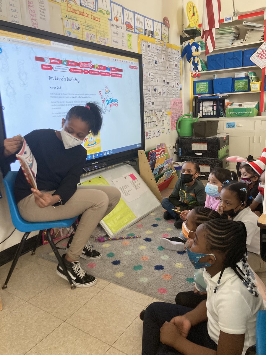 DecorsoC's tweet photo. 😍📚 Happy Read Across America Day!  Thank you for coming to read to us Jaiden! https://t.co/KFE8B2YNy2