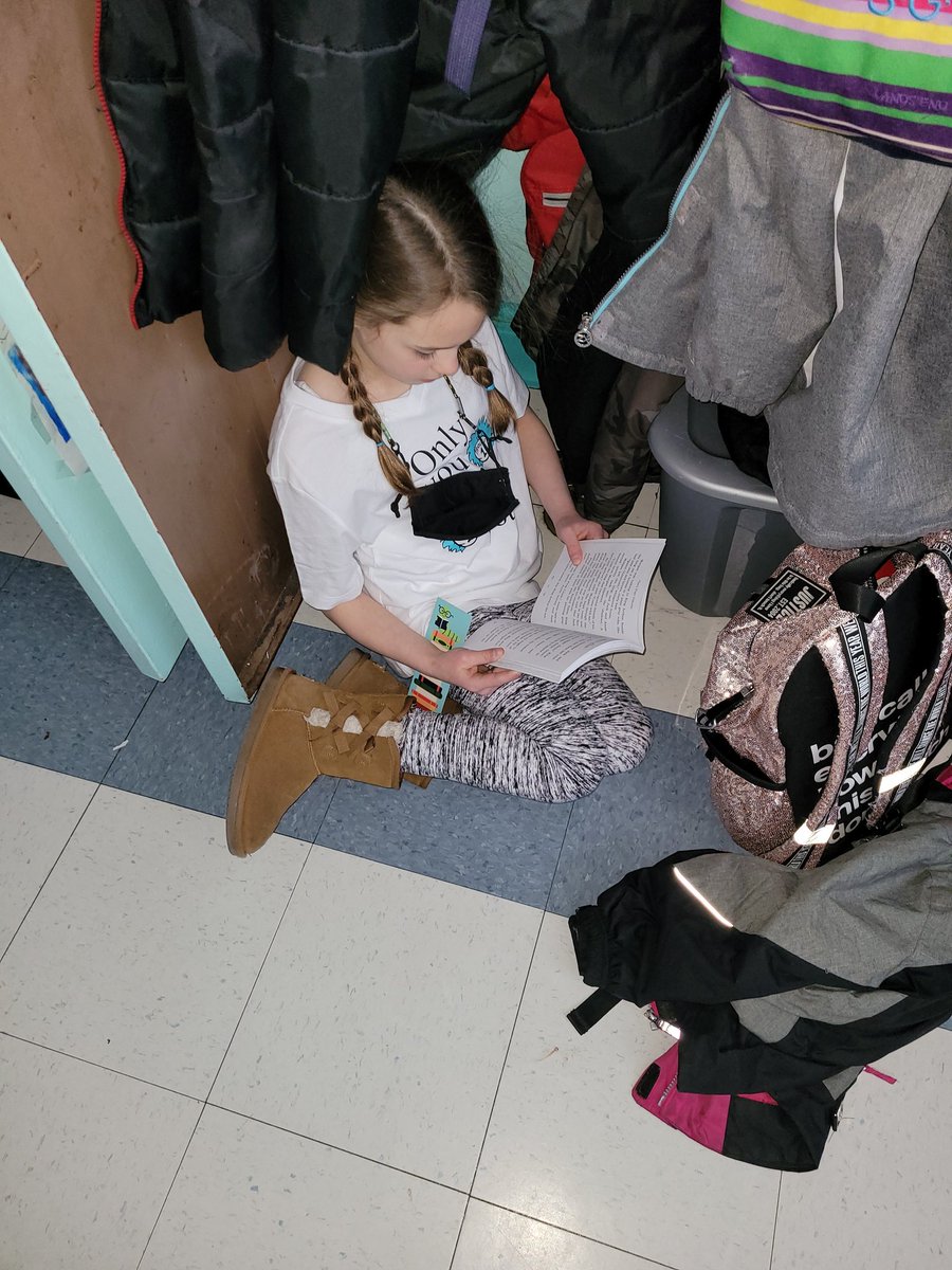 What's better than reading a new book that we got from PARP? Getting NEW, cool bookmarks to go along with it! Thank you so much <a href="/SupremeDee425/">Danielle Davidson</a> for them! And thank you <a href="/JacksonAvePTA/">Jackson Avenue PTA</a> for our new cool books! 📚 Read a book today! ❤