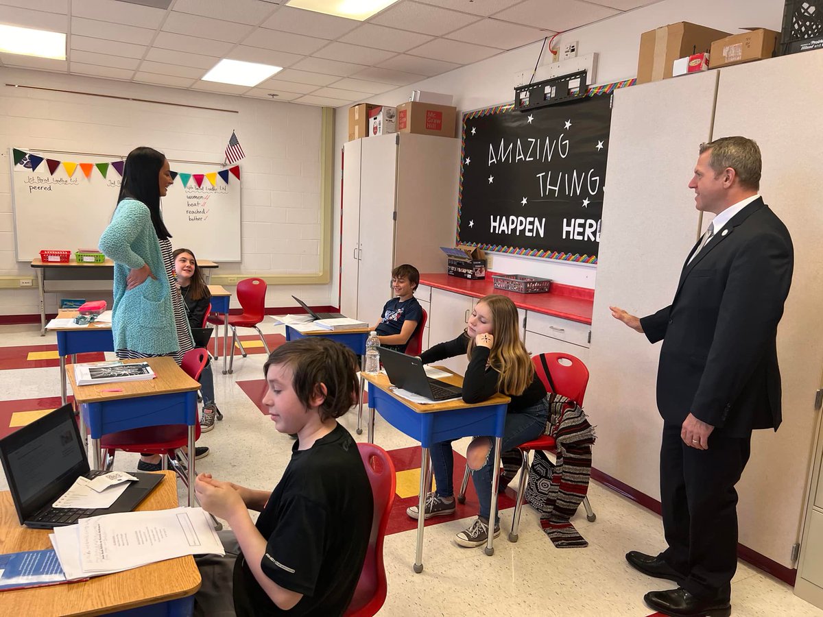 🆕 from @KYCommishGlass: We must answer the call to change

"When things aren’t working, reason tells you that it’s time to try something new."

📝:  bit.ly/CommissionerGl…… #UnitedWeLearnKY #KyEd